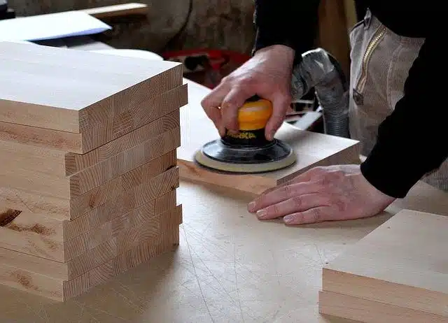 Ponçage travail bois finition 