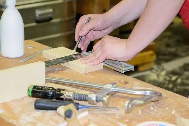 Travail de bois menuisier 