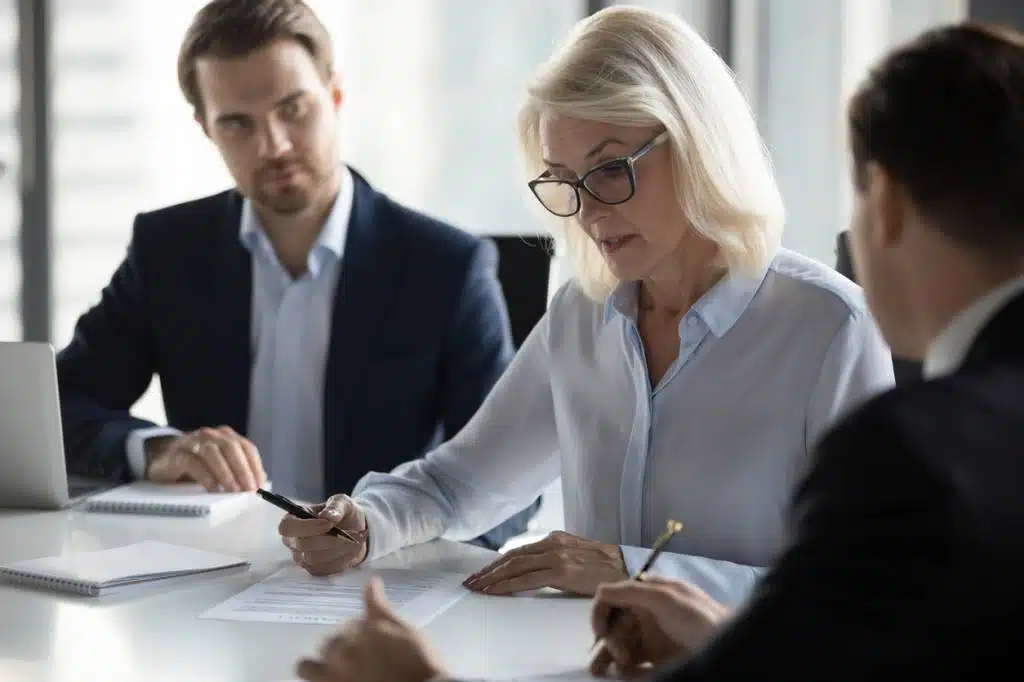 création entreprise formalités administratives société actions simplifiée SAS budget argent coût statuts juridiques frais prix droit administration