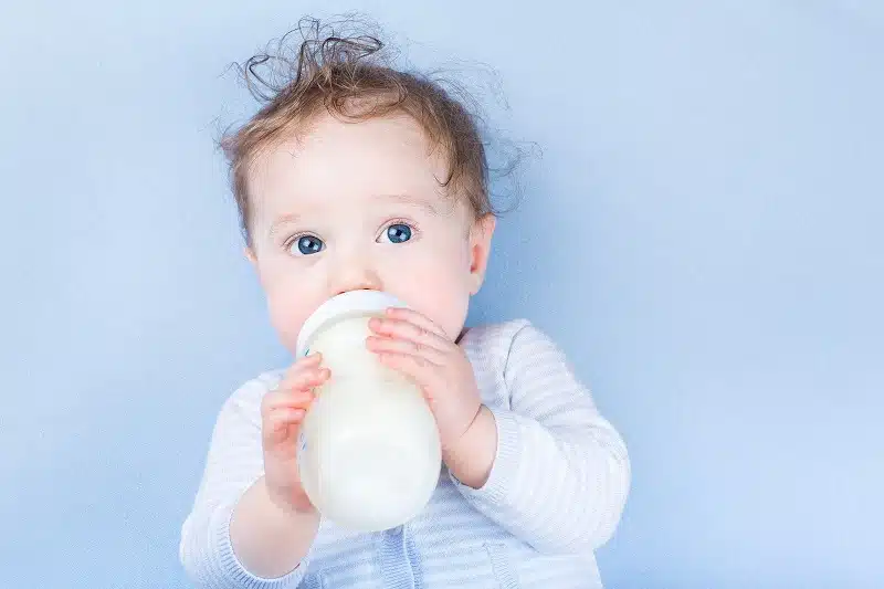 Comment choisir le meilleur lait pour bébé : un guide complet